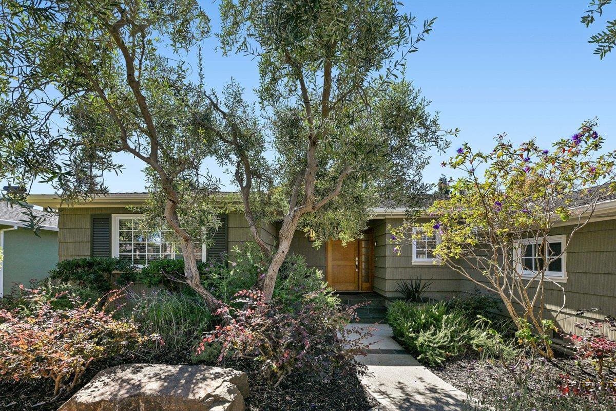 151 Louise Lane - Photo 2