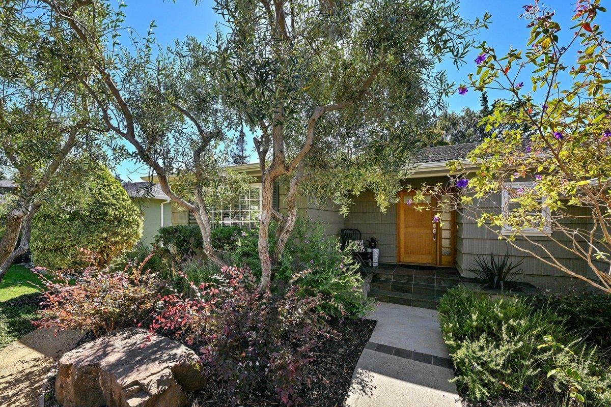 151 Louise Lane - Photo 3