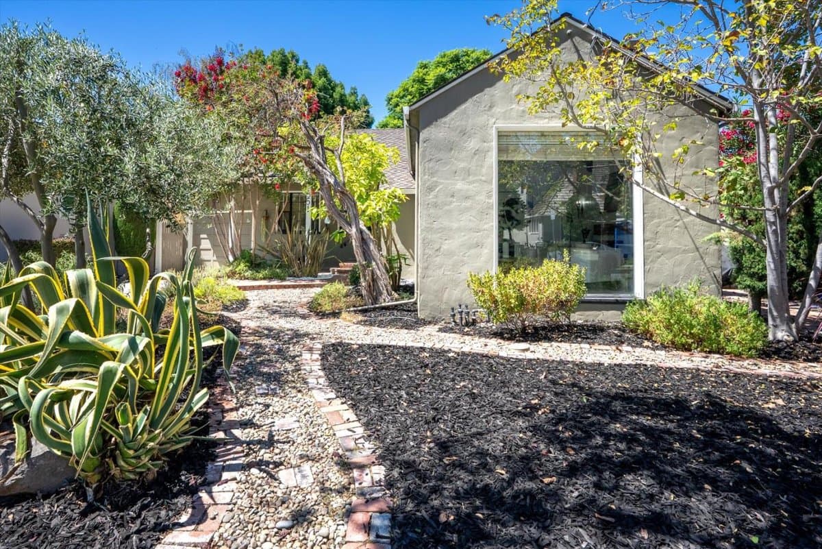 551 Hilmar Street - Photo 2
