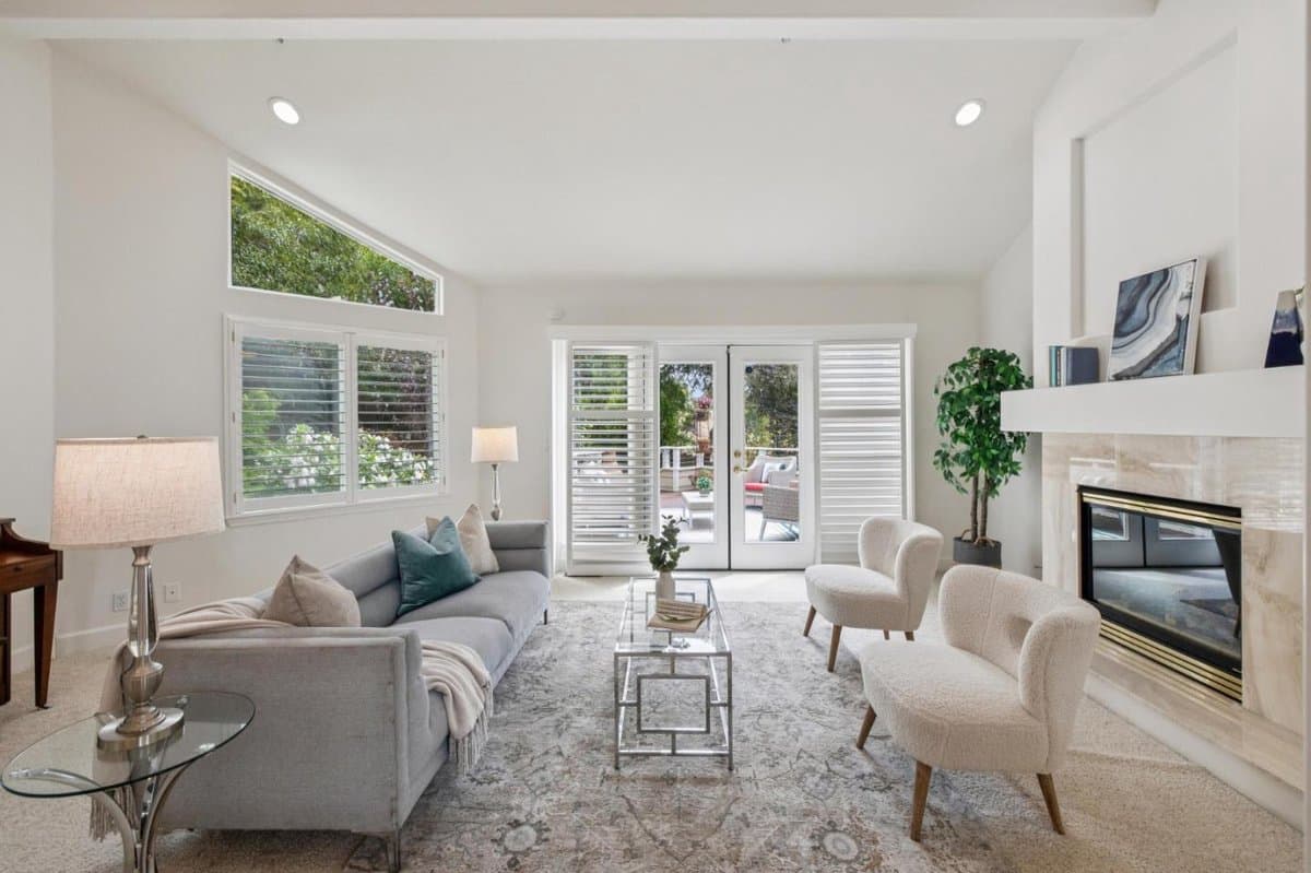 590 Miramar Drive - Photo 3