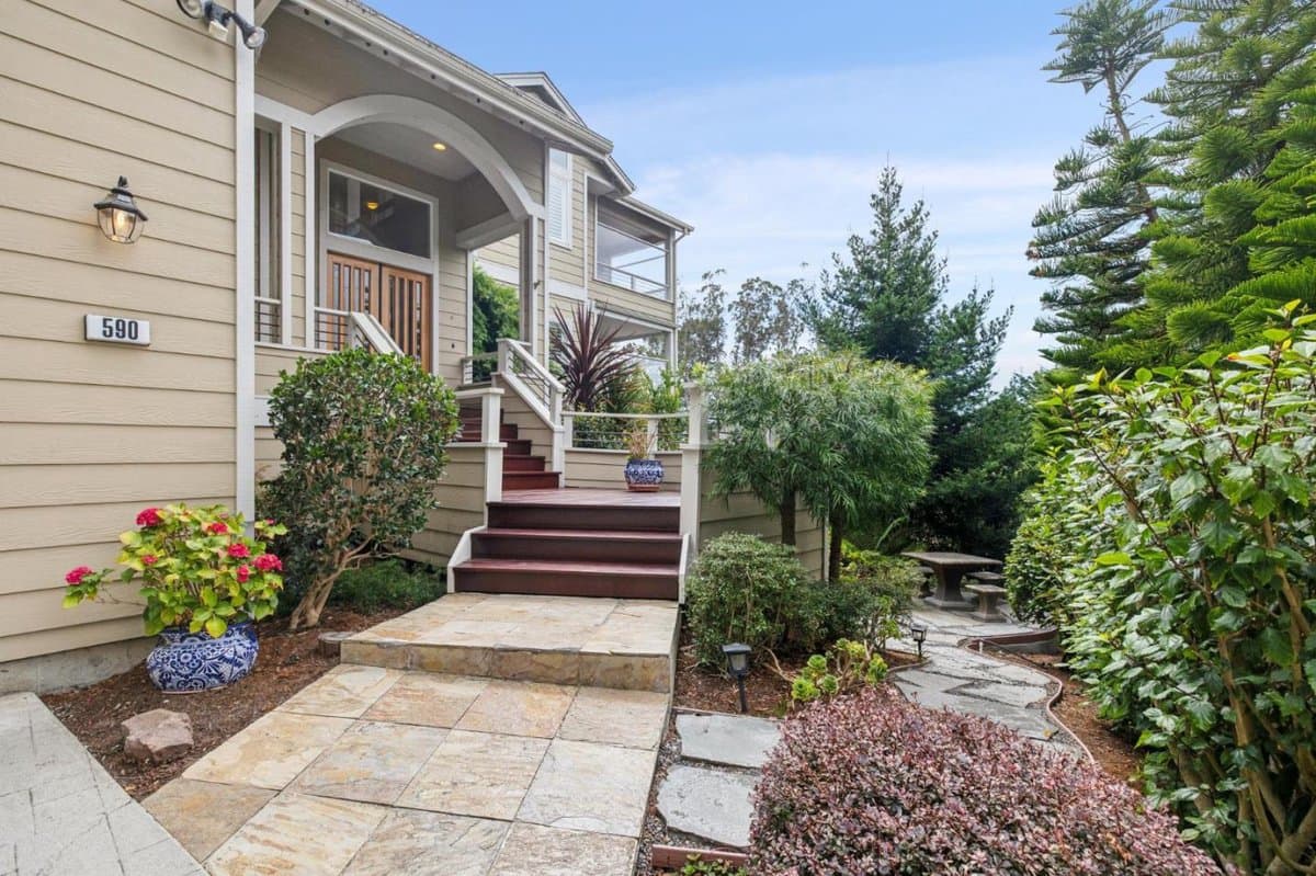 590 Miramar Drive - Photo 4