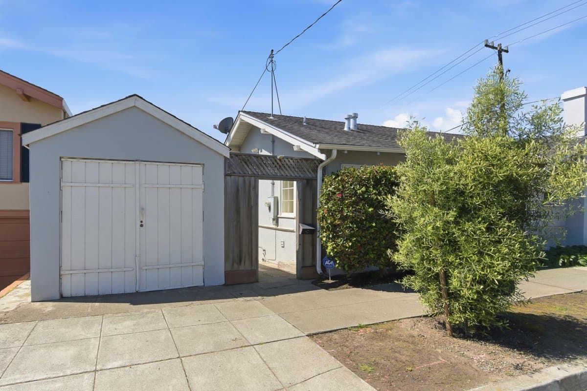 20 Maple Avenue - Photo 2