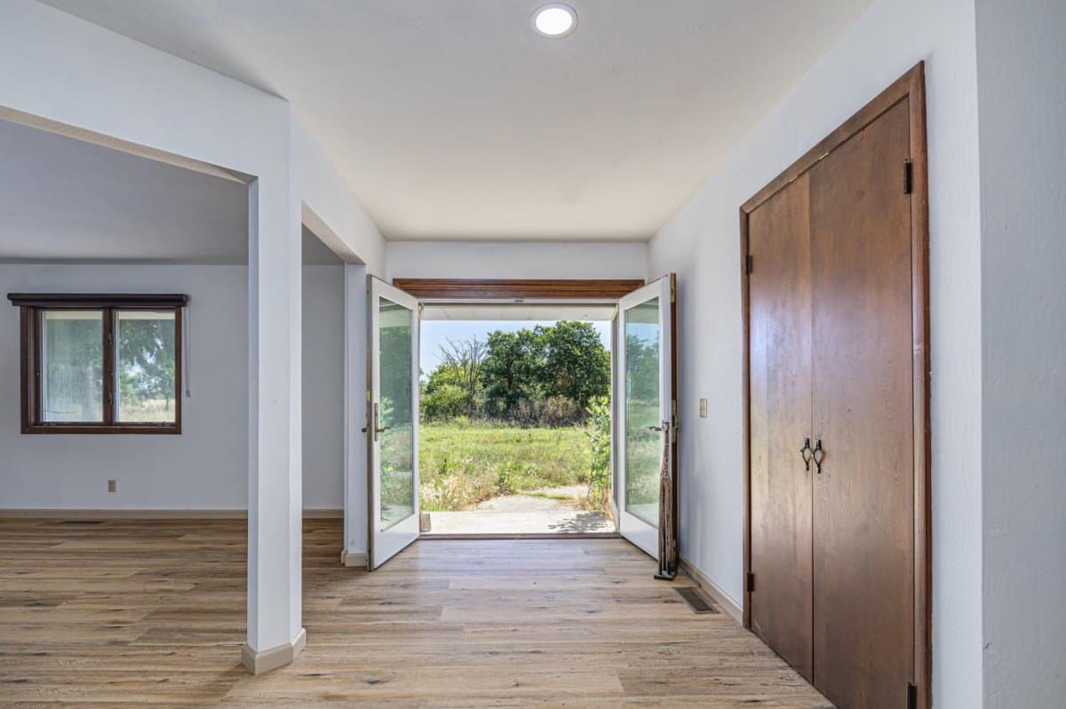 3205 Fifield Road - Photo 2