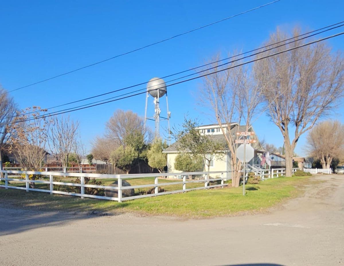 62420 Railroad Street - Photo 3