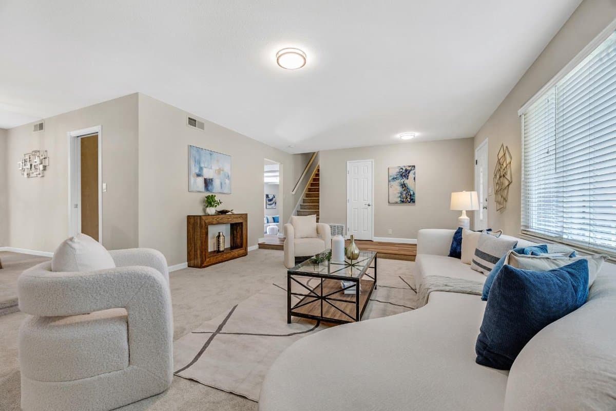 163 Rodrigues Avenue - Photo 3