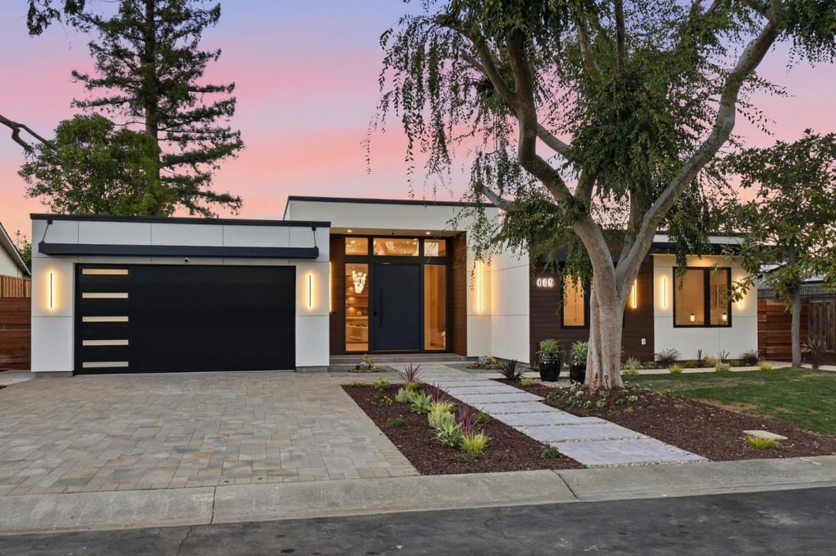 685 Riviera Drive - Photo 1