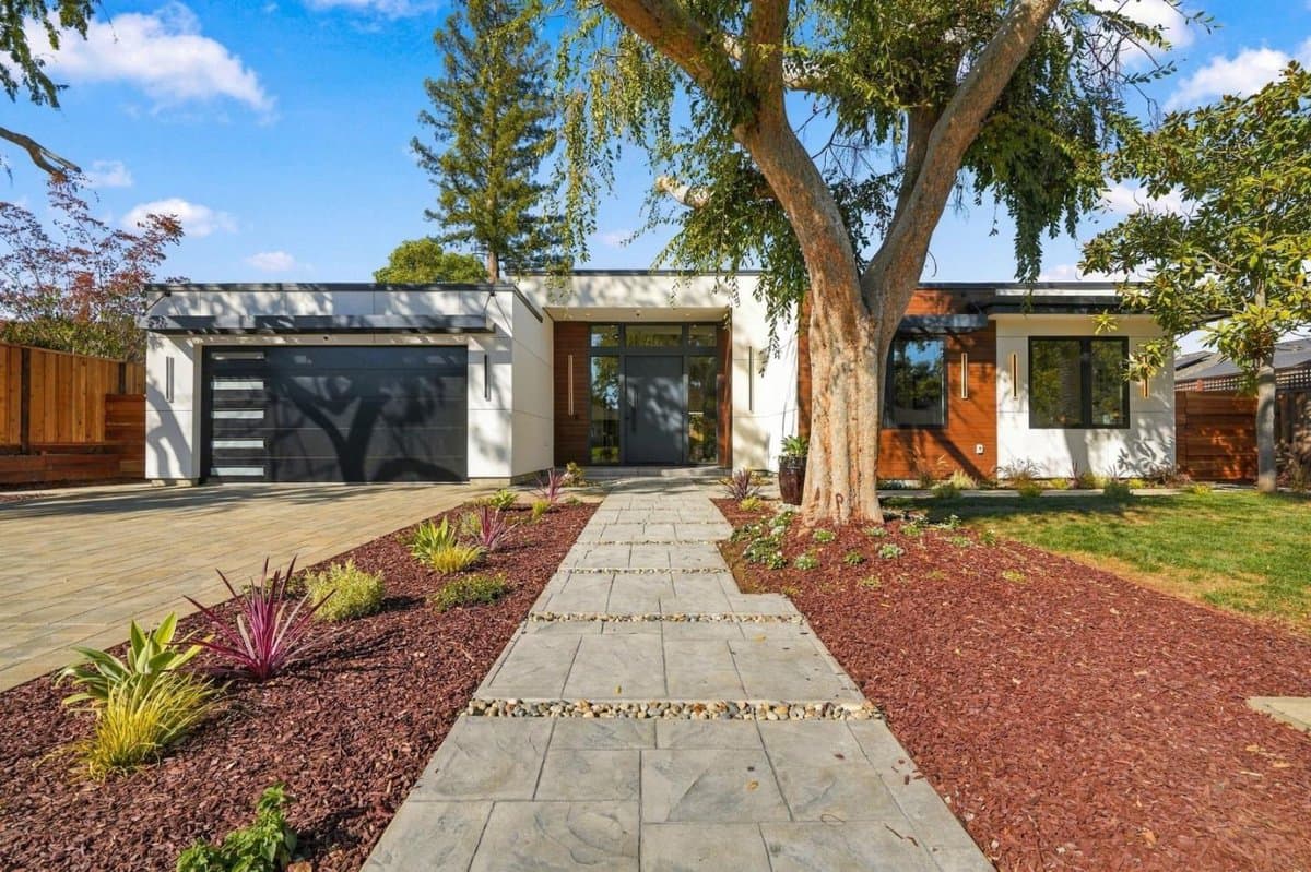 685 Riviera Drive - Photo 2