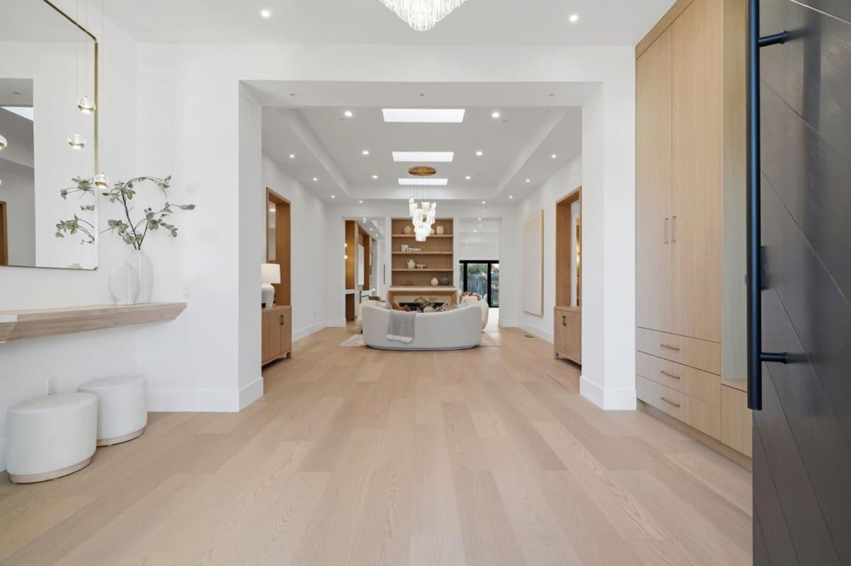 685 Riviera Drive - Photo 3