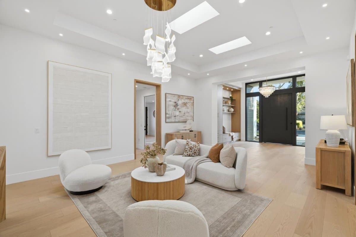 685 Riviera Drive - Photo 5
