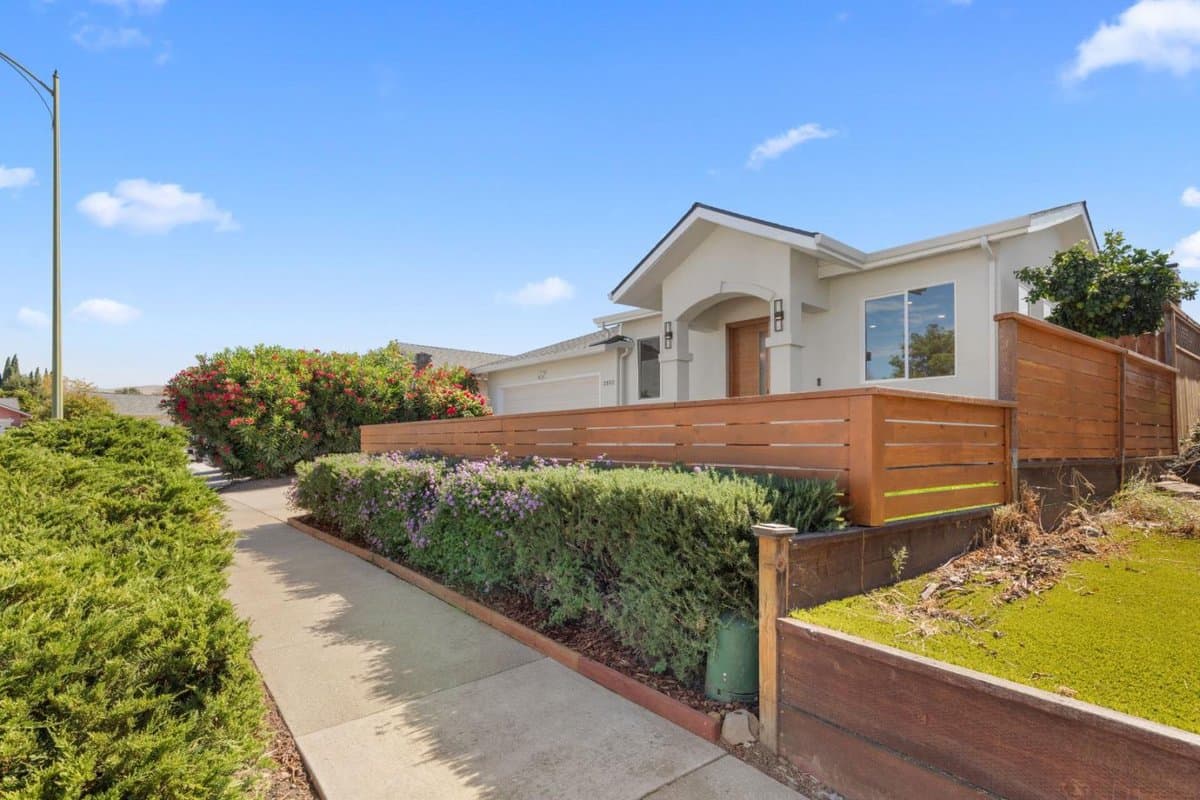 2592 Amaryl Drive - Photo 2