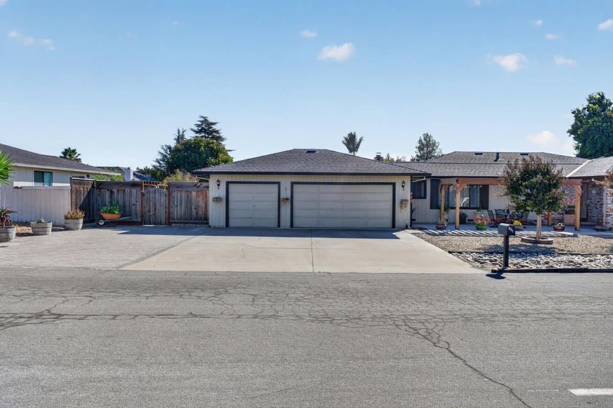 681 Ridgemark Drive - Photo 4