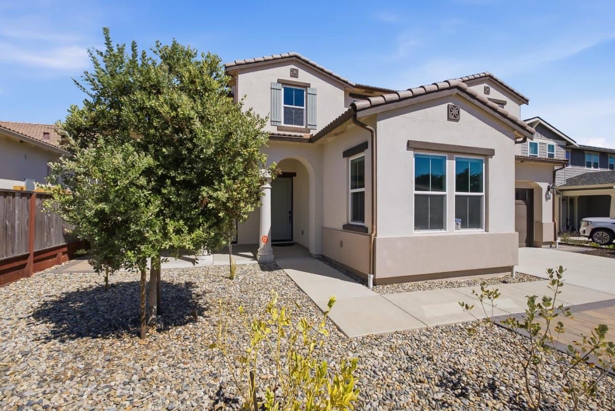 597 Matterhorn Court - Photo 2