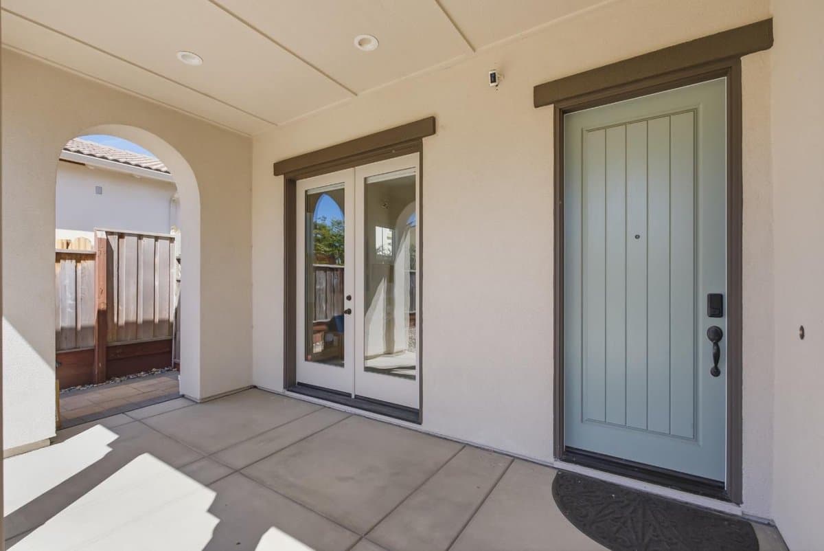 597 Matterhorn Court - Photo 3