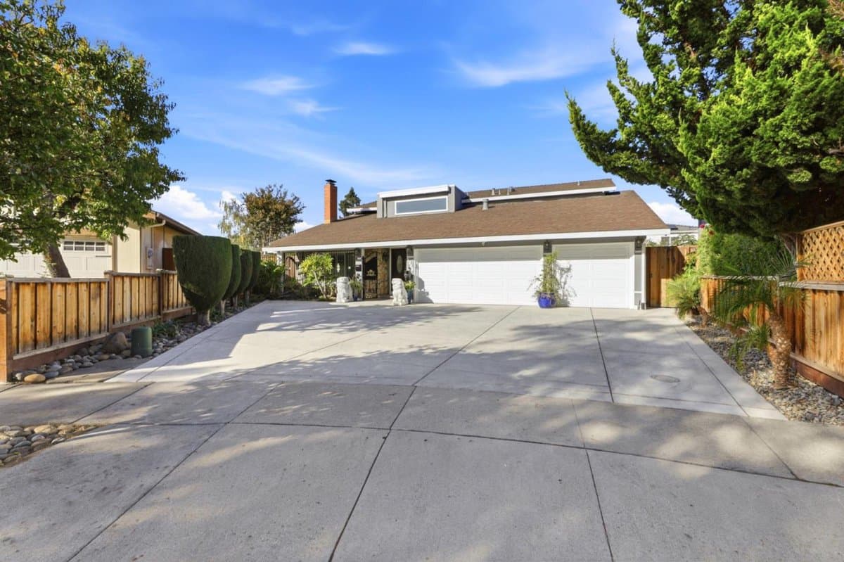 1353 Thistlewood Court - Photo 2