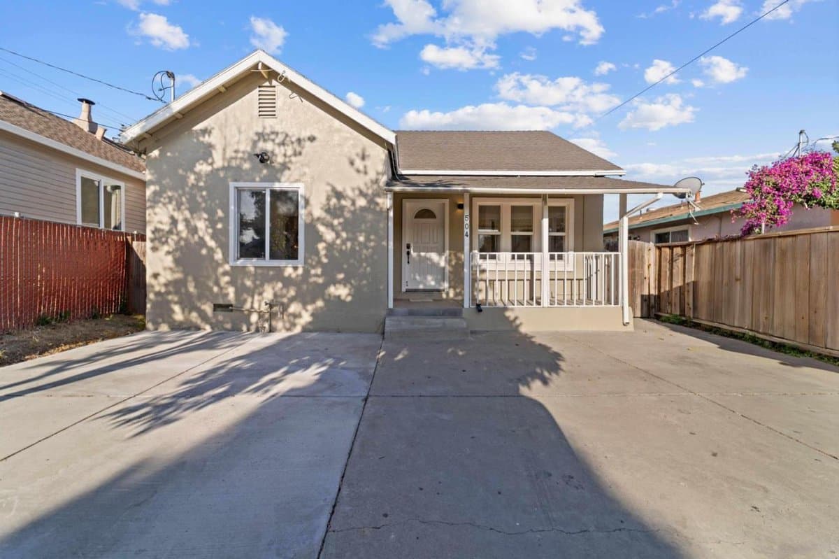 504 Hannah Street - Photo 2