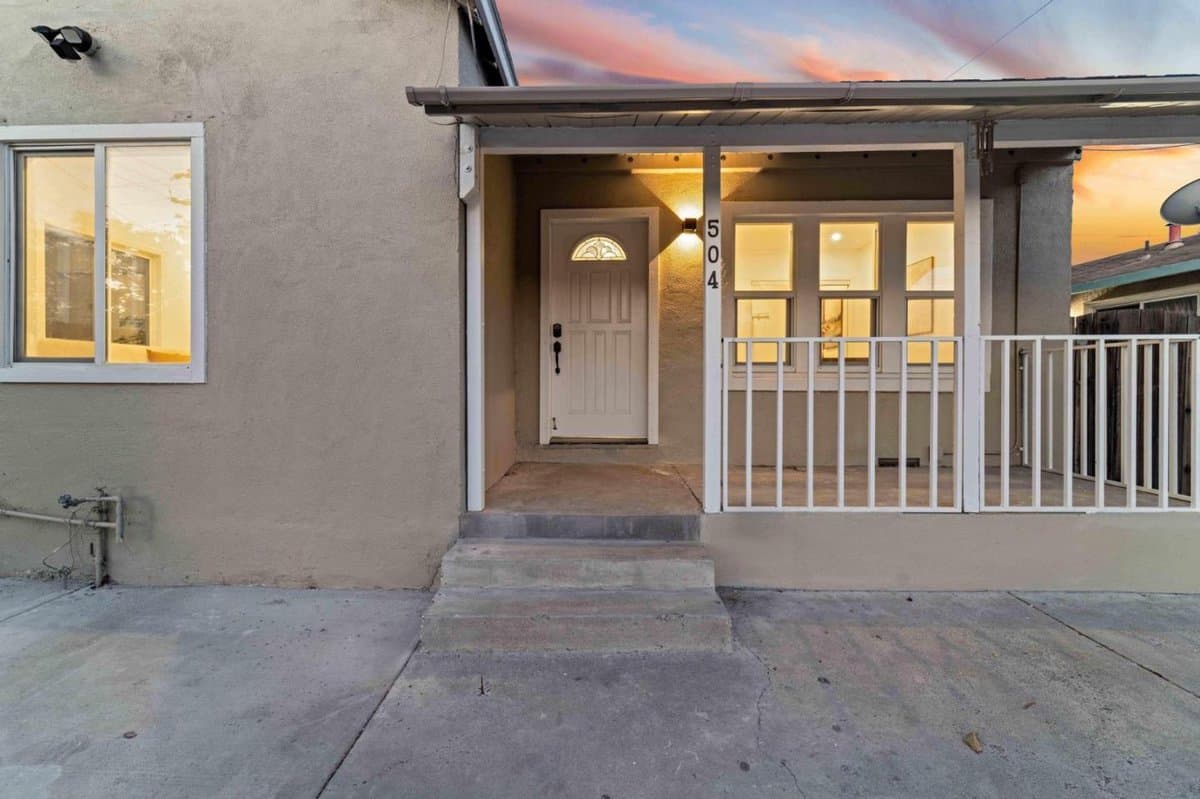 504 Hannah Street - Photo 3