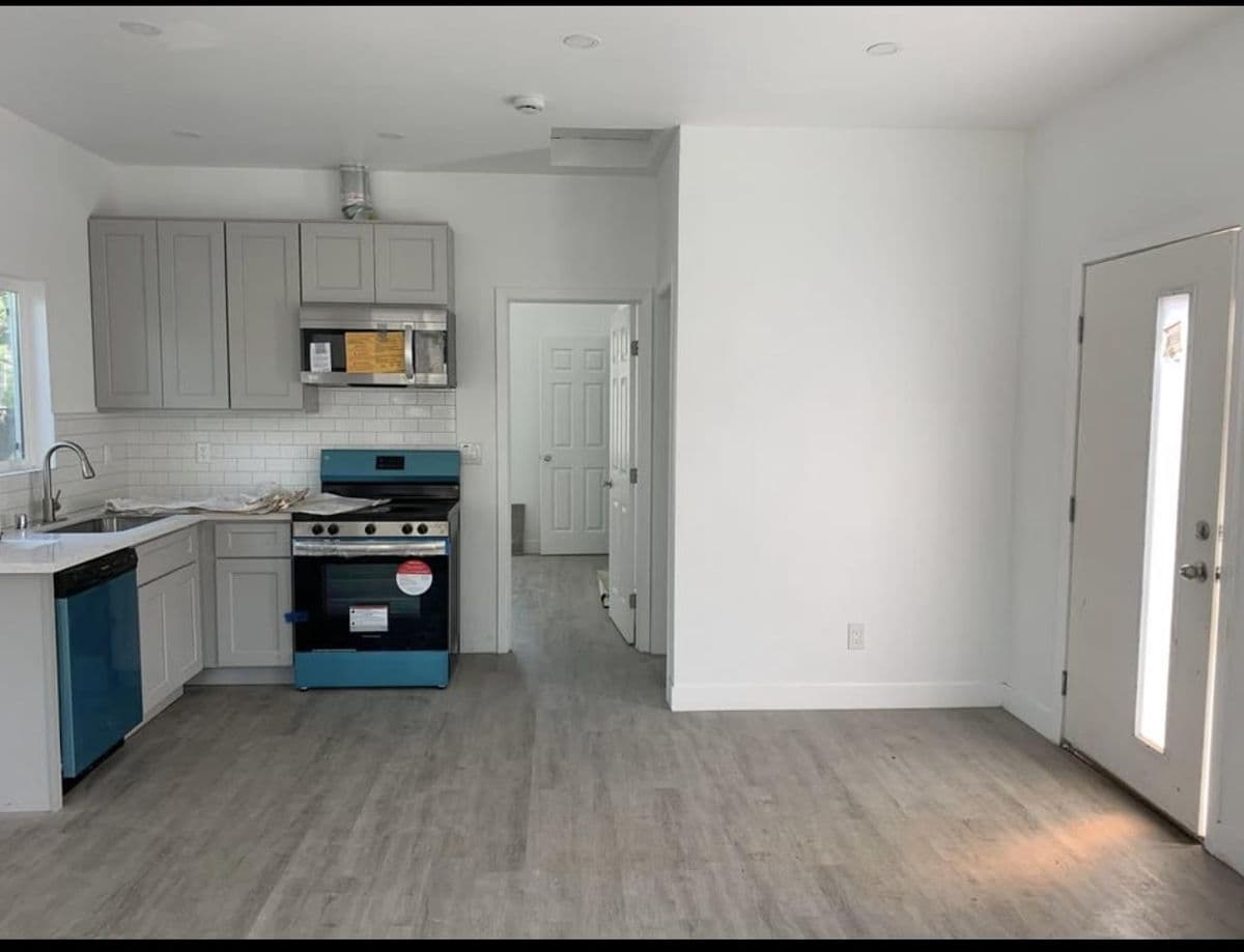 520 South Capitol Avenue - Photo 2