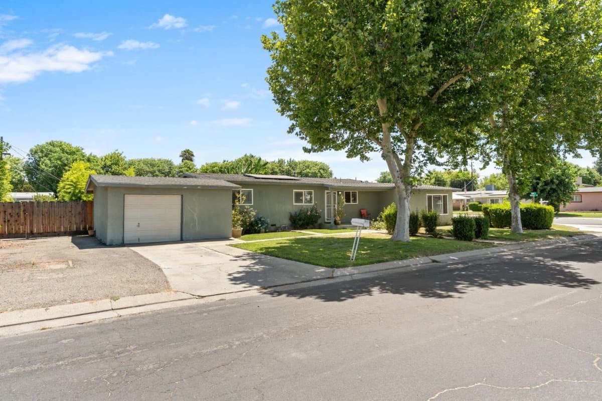 2972 Tuxford Court - Photo 3