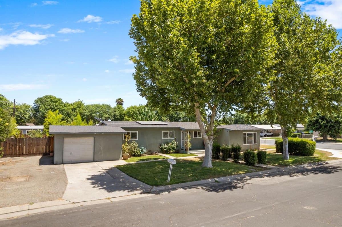 2972 Tuxford Court - Photo 4