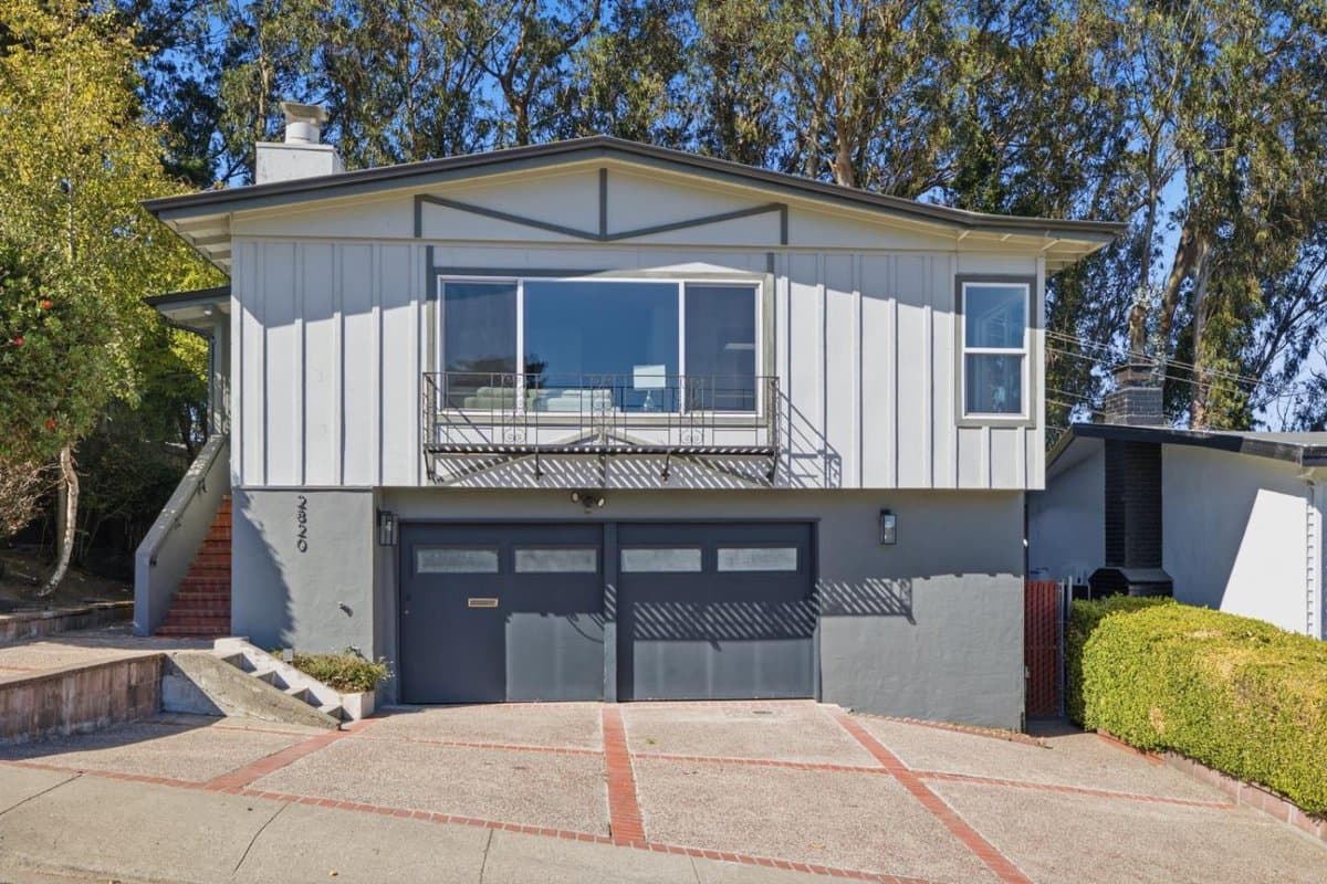 2820 Evergreen - Photo 1