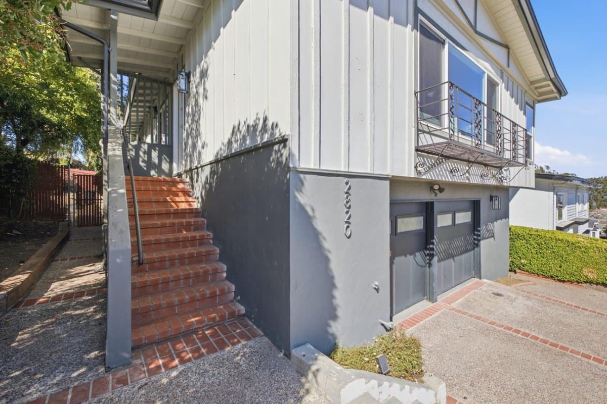 2820 Evergreen - Photo 4