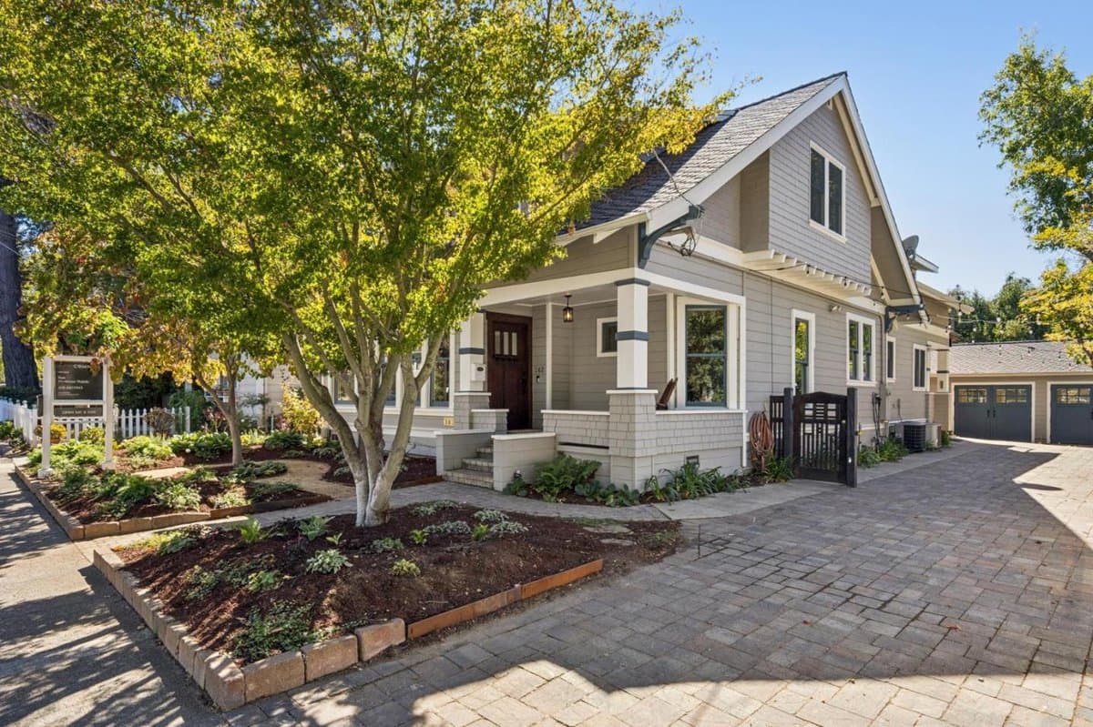 142 Johnson Avenue - Photo 2