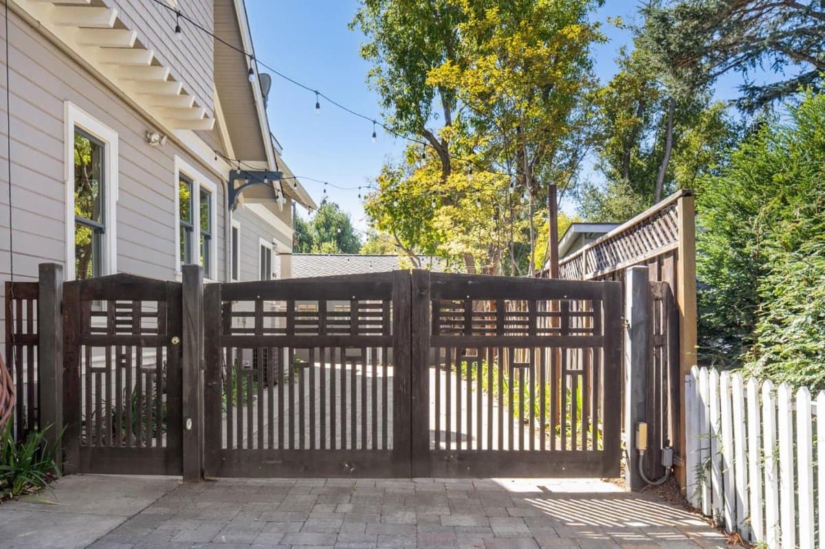142 Johnson Avenue - Photo 3