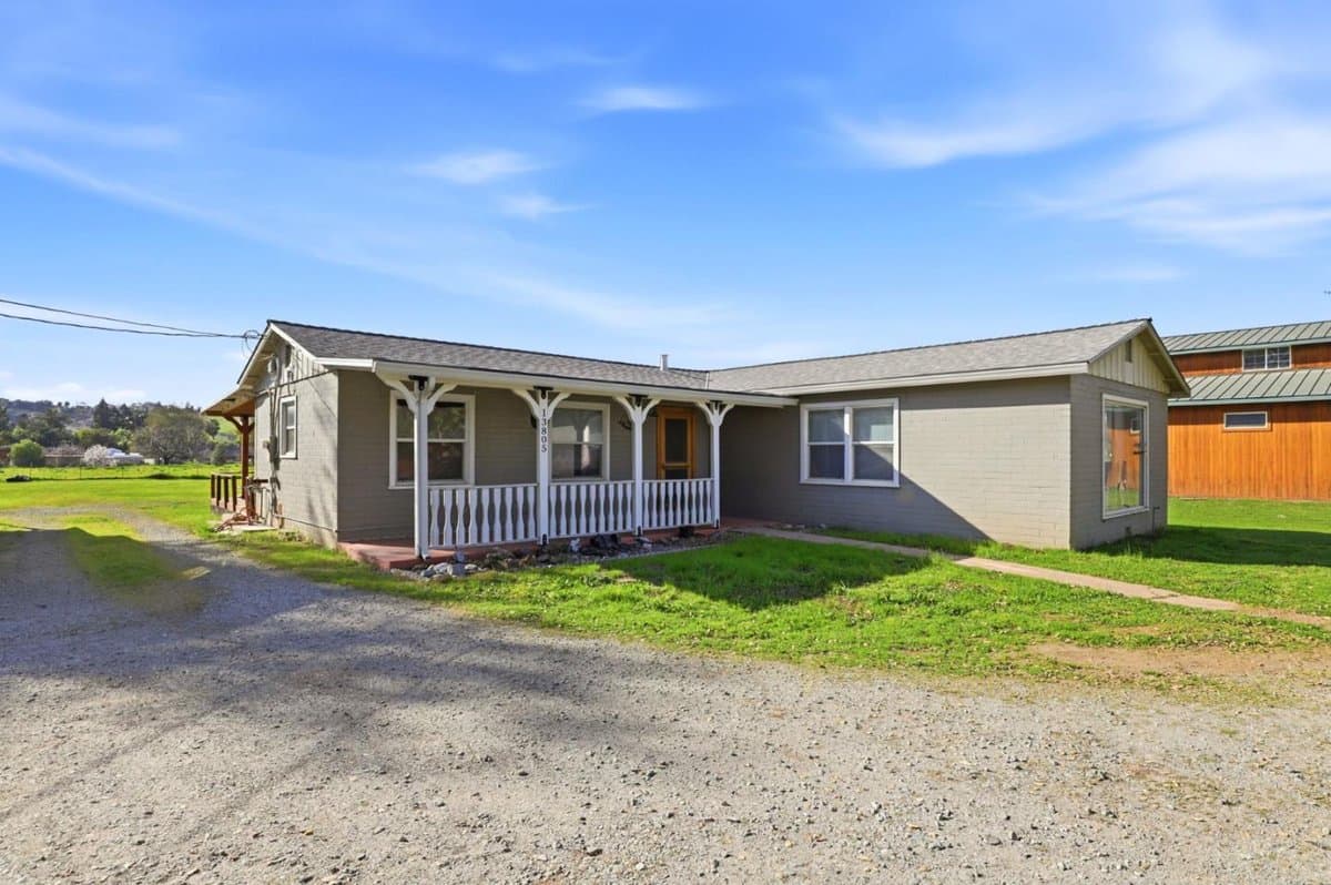 13805 Colony Avenue - Photo 3