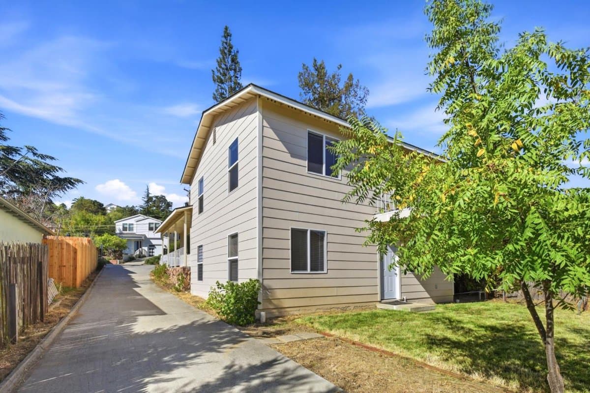 375 Alameda De Las Pulgas - Photo 2