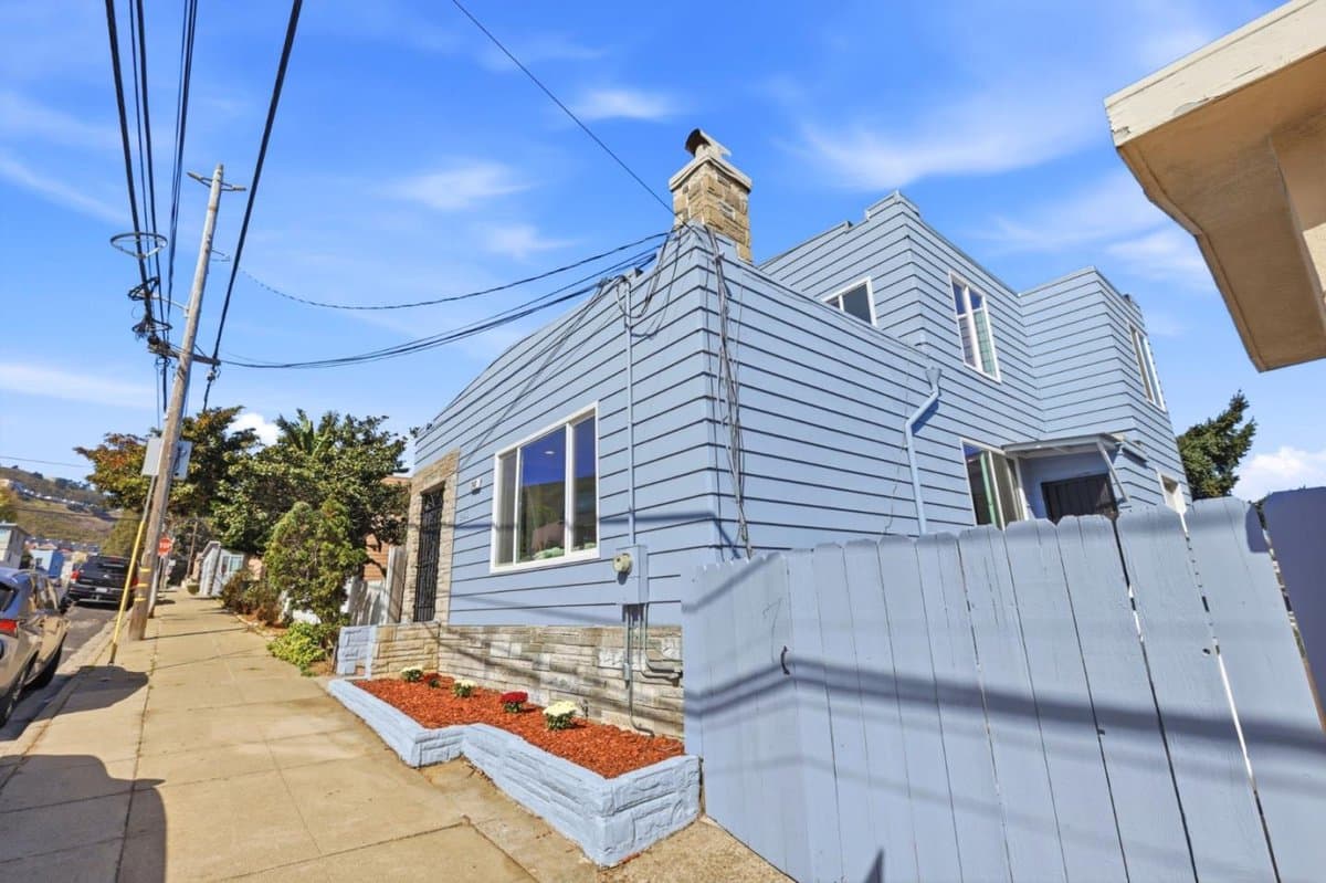 240 Martin Street - Photo 3