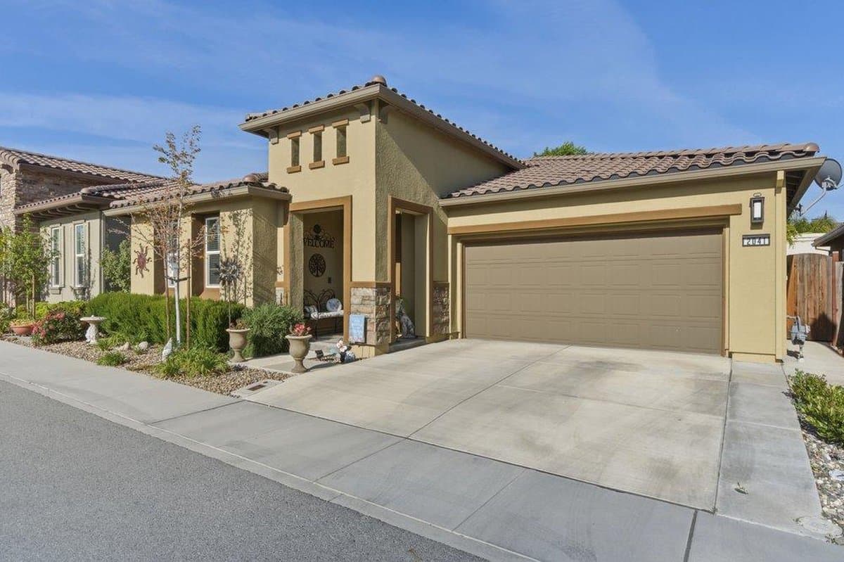 2041 Santoro Way - Photo 3