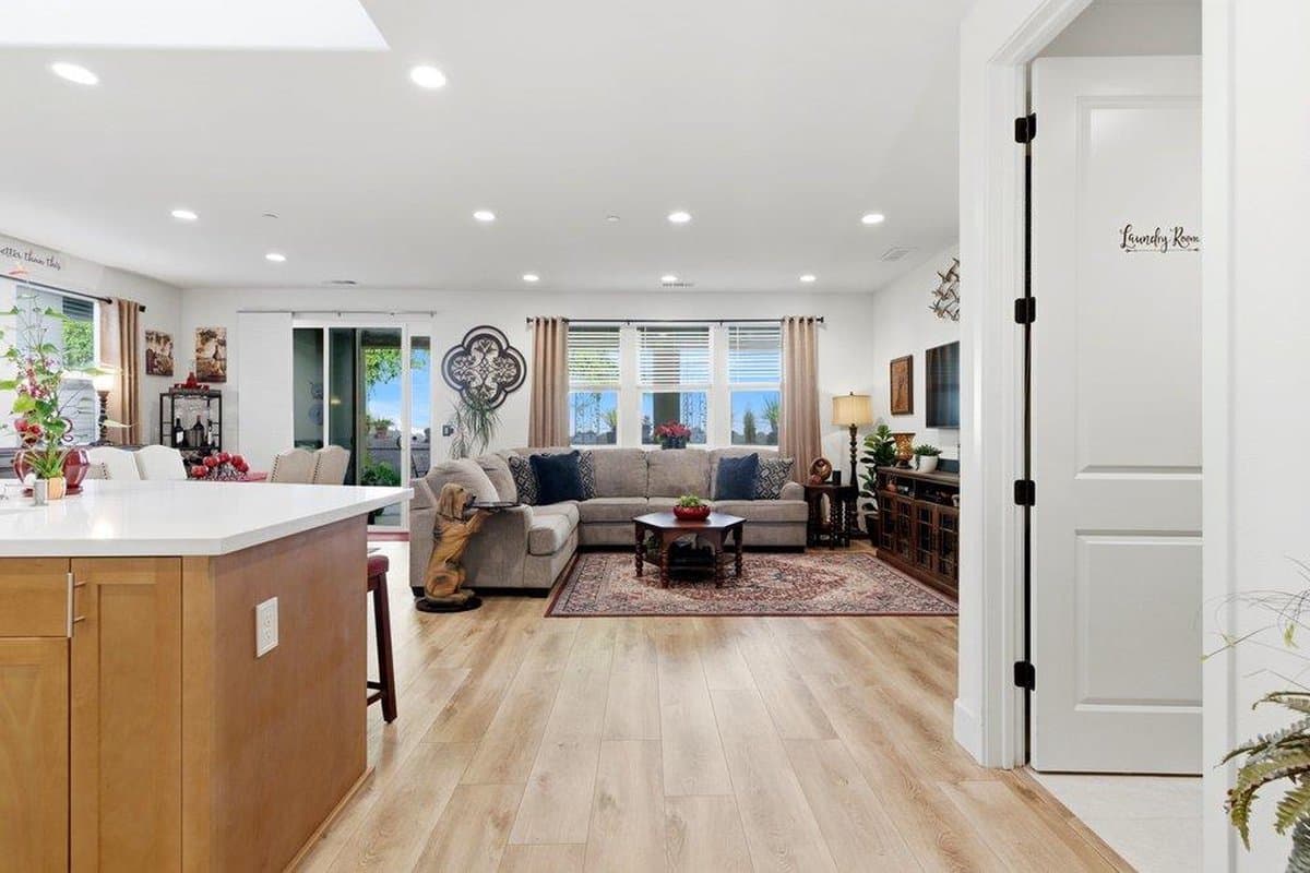 2041 Santoro Way - Photo 5