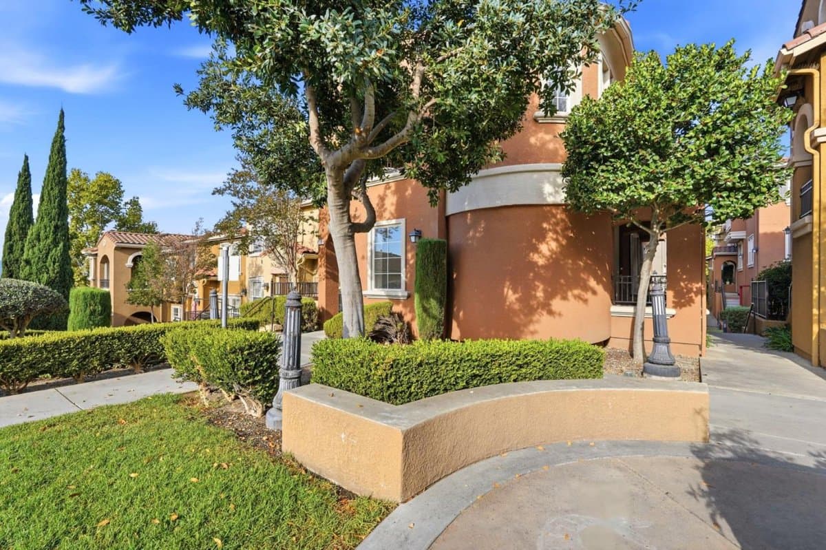 611 Adeline Avenue - Photo 3
