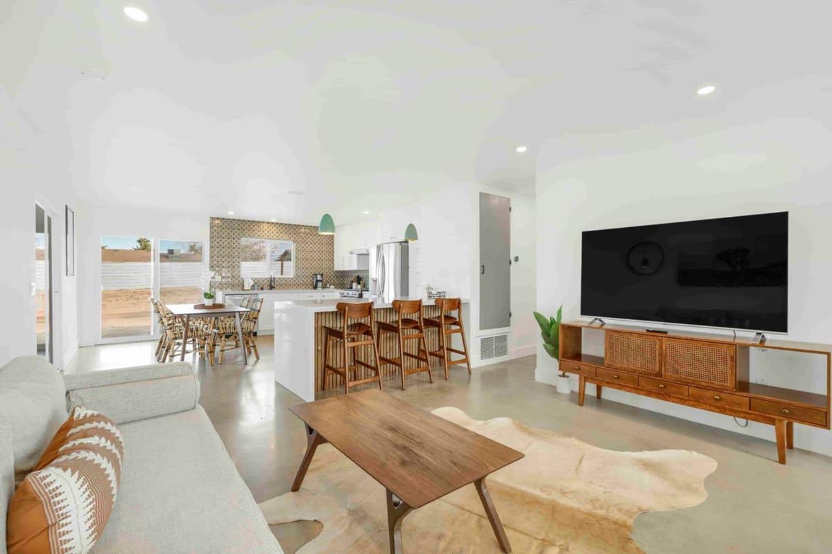 7137 Hanford Avenue - Photo 2