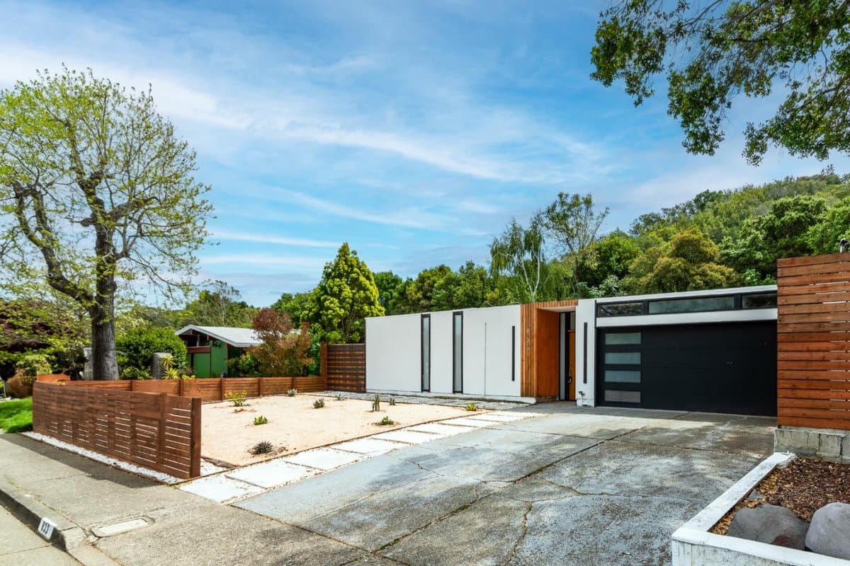 833 Appleberry Drive - Photo 3