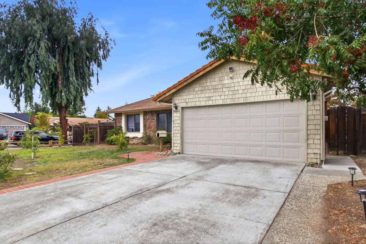 4884 Pearl Avenue - Photo 2