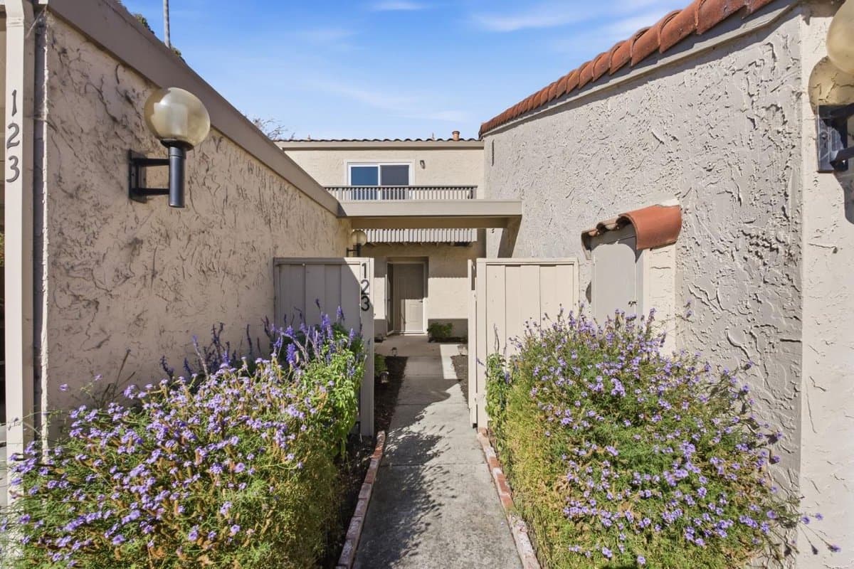 123 Mission Drive - Photo 2