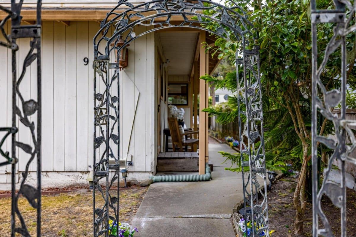 917 Fountain Avenue - Photo 2
