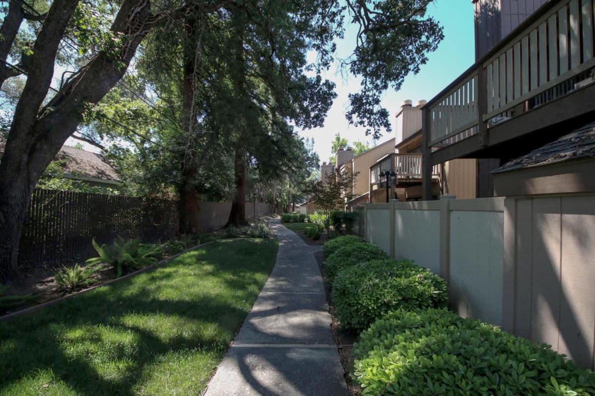 546 Woodside Oaks #6 - Photo 2