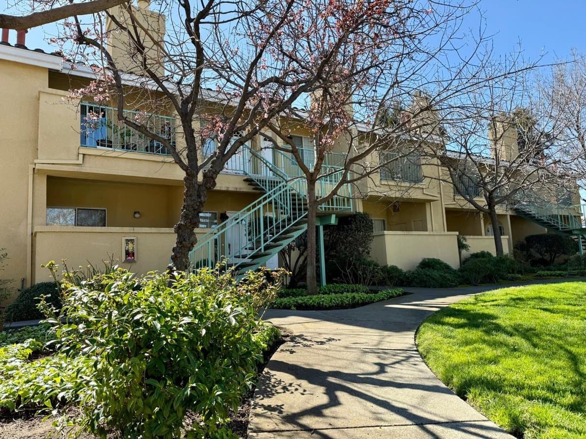 106 Sunnyhills Court - Photo 1