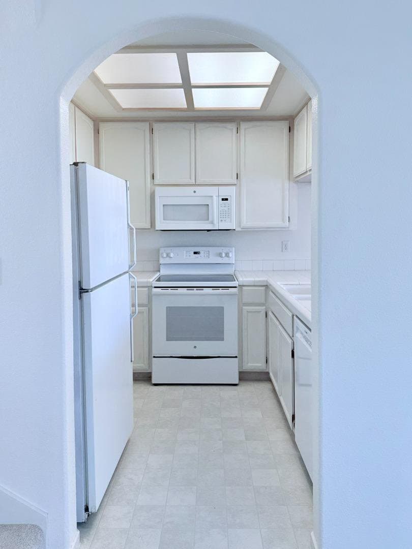 106 Sunnyhills Court - Photo 2