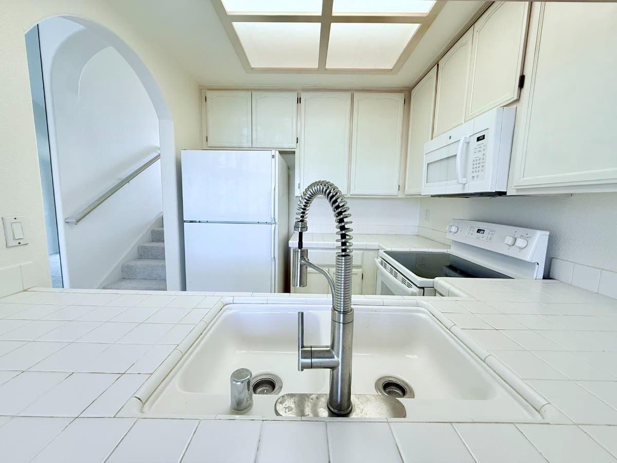 106 Sunnyhills Court - Photo 3