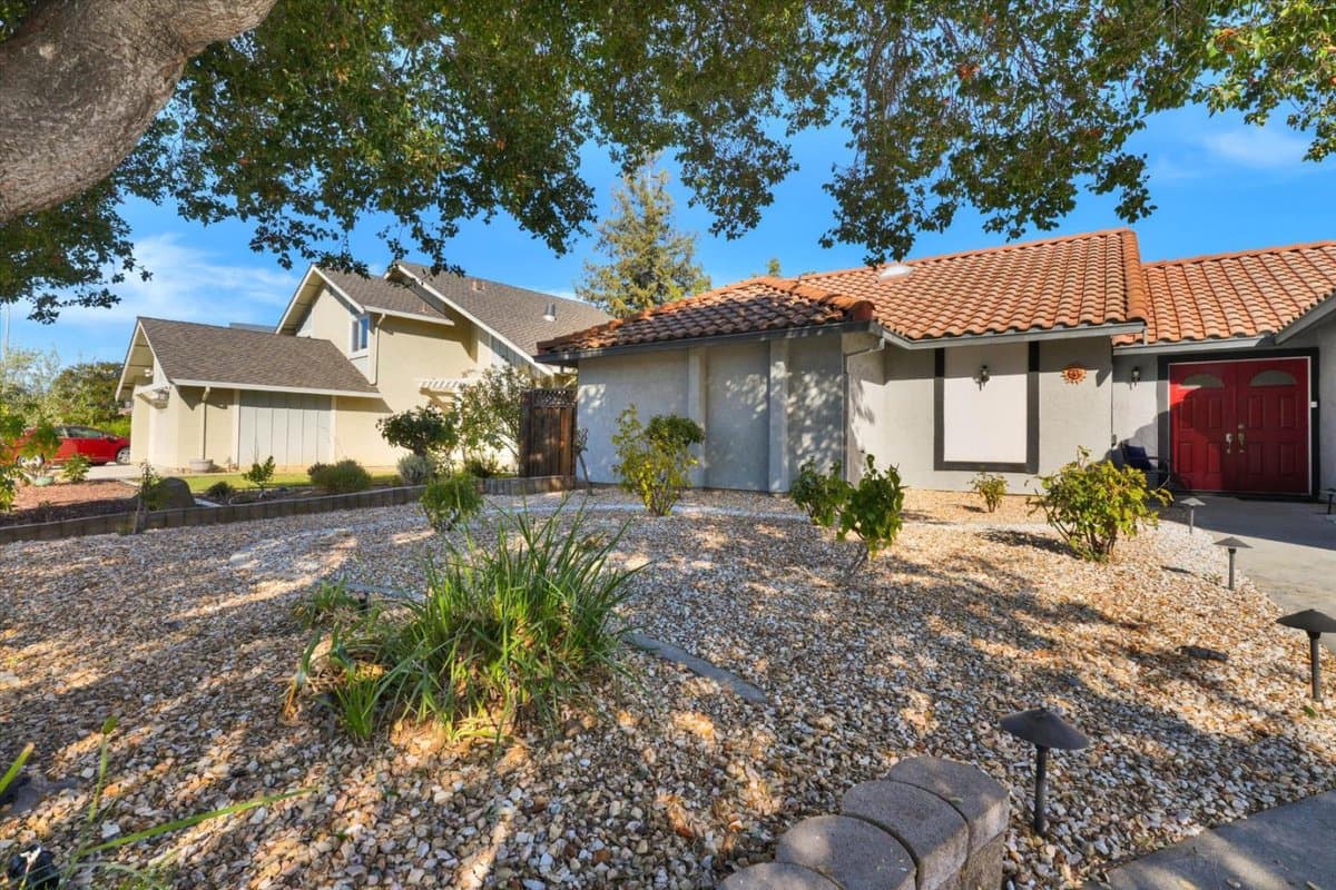 2979 Silverland Drive - Photo 3