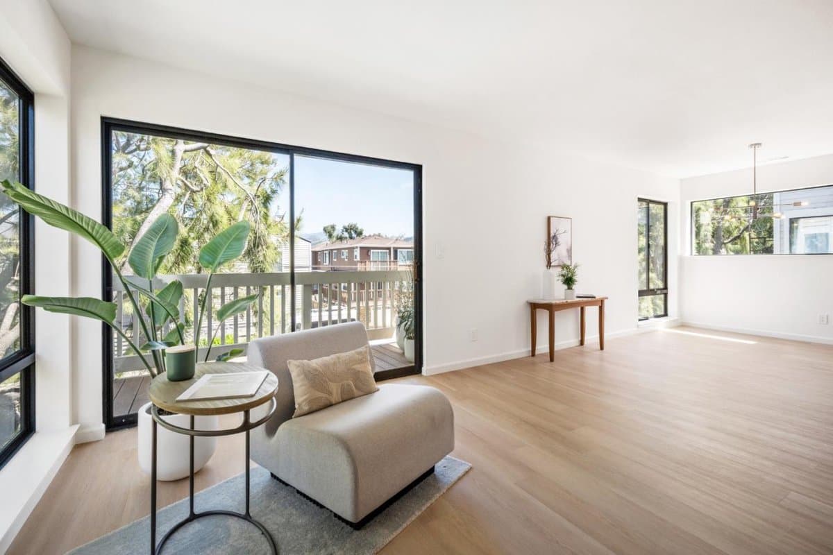 466 Pine Avenue - Photo 3