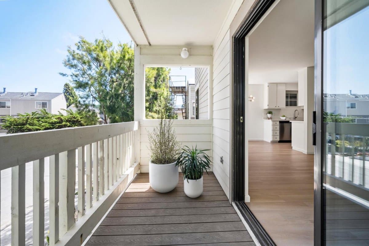 466 Pine Avenue - Photo 4