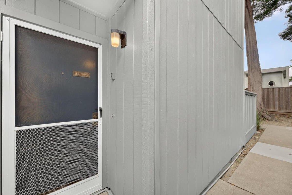 4251 Sea Pines Court - Photo 3