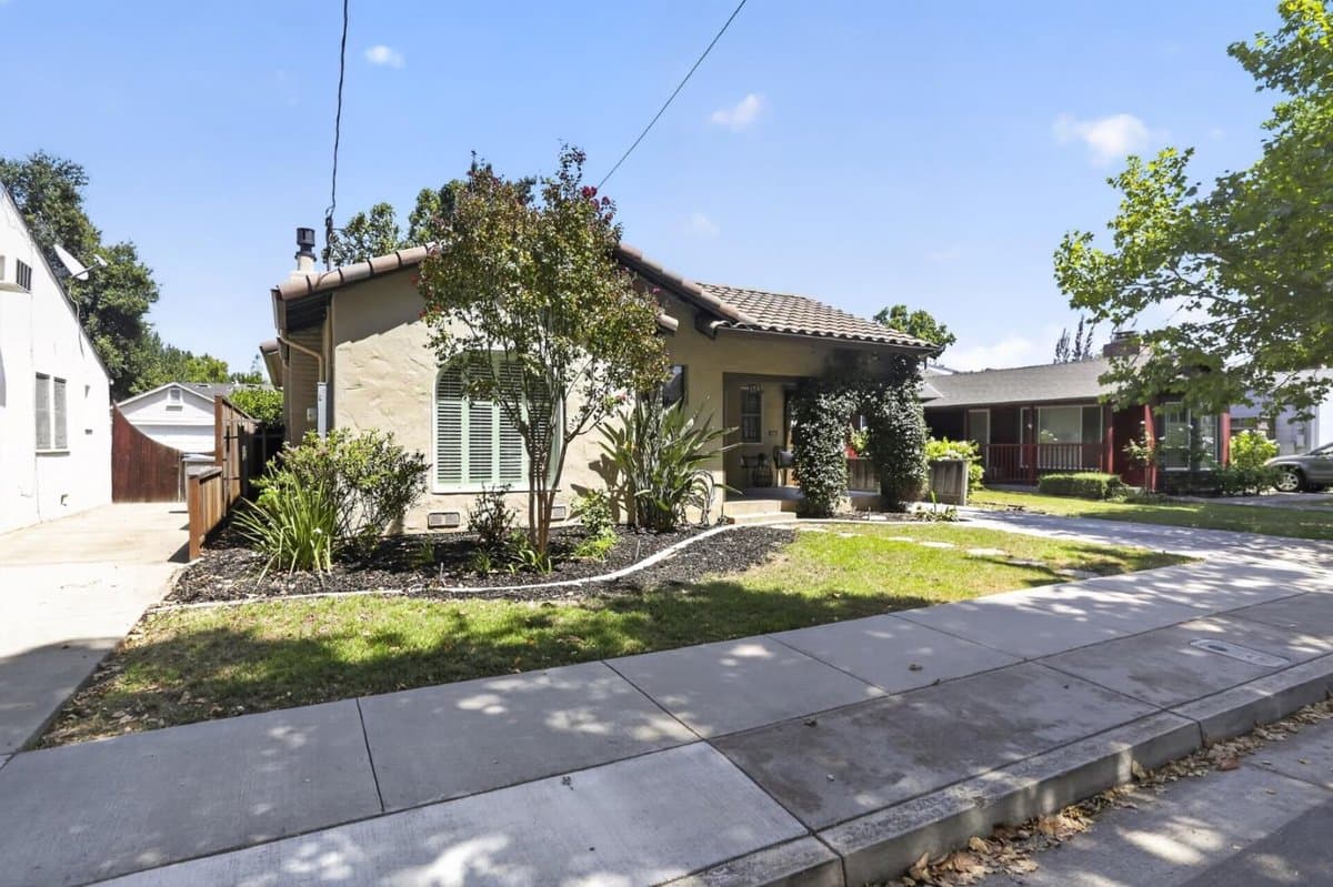 1748 Glen Una Avenue - Photo 3