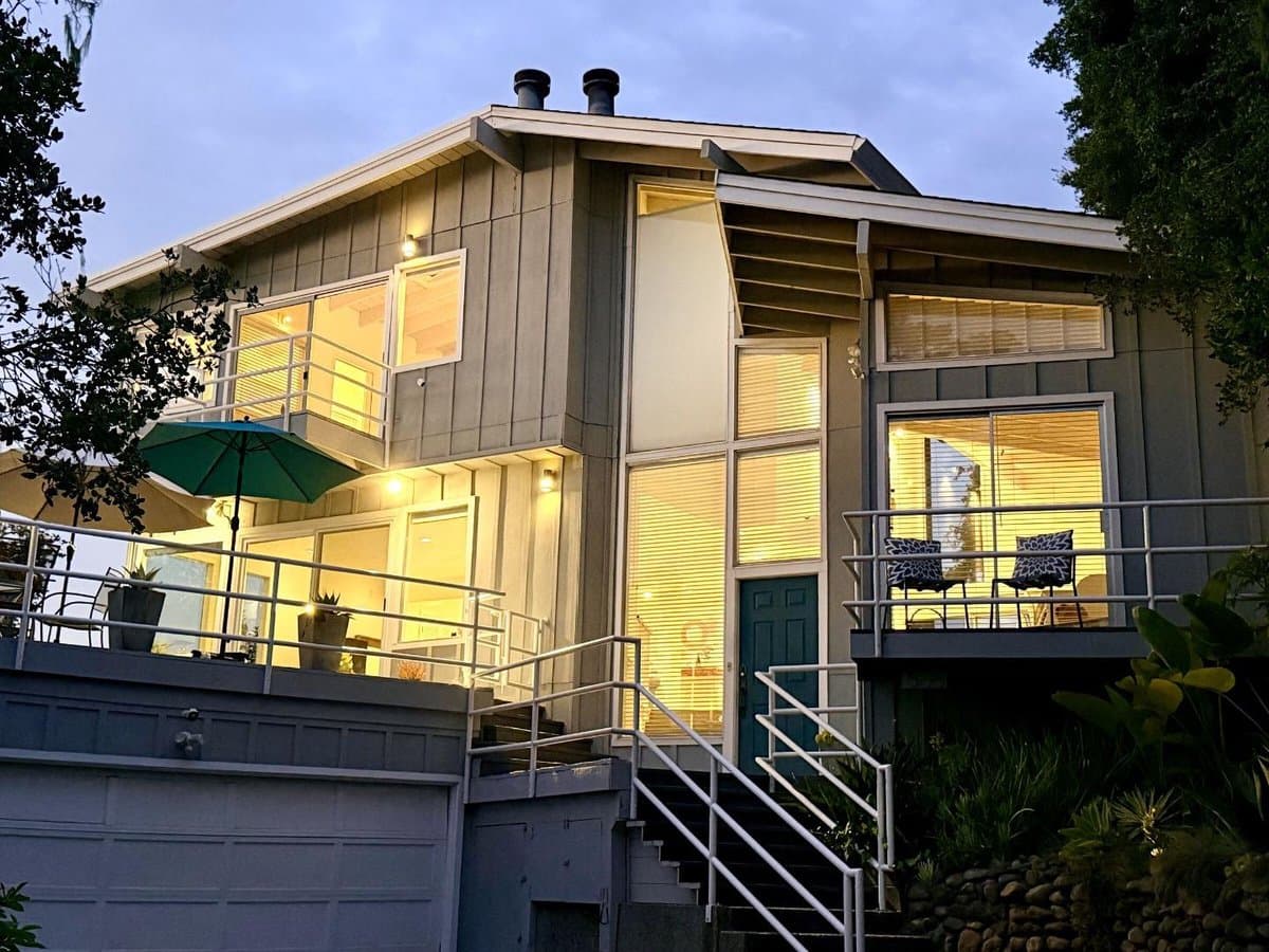 555 Vista Del Mar Drive - Photo 1