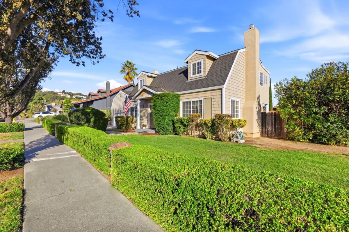 1701 Mantelli Drive - Photo 4