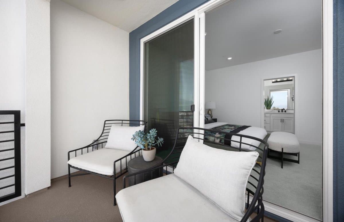 1315 Laurel Way - Photo 4